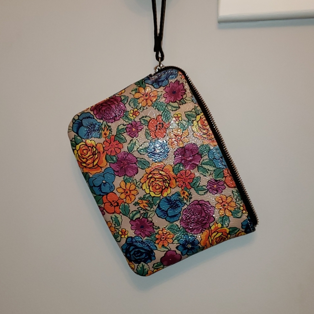 Spanish Villa Cassini Wristlet